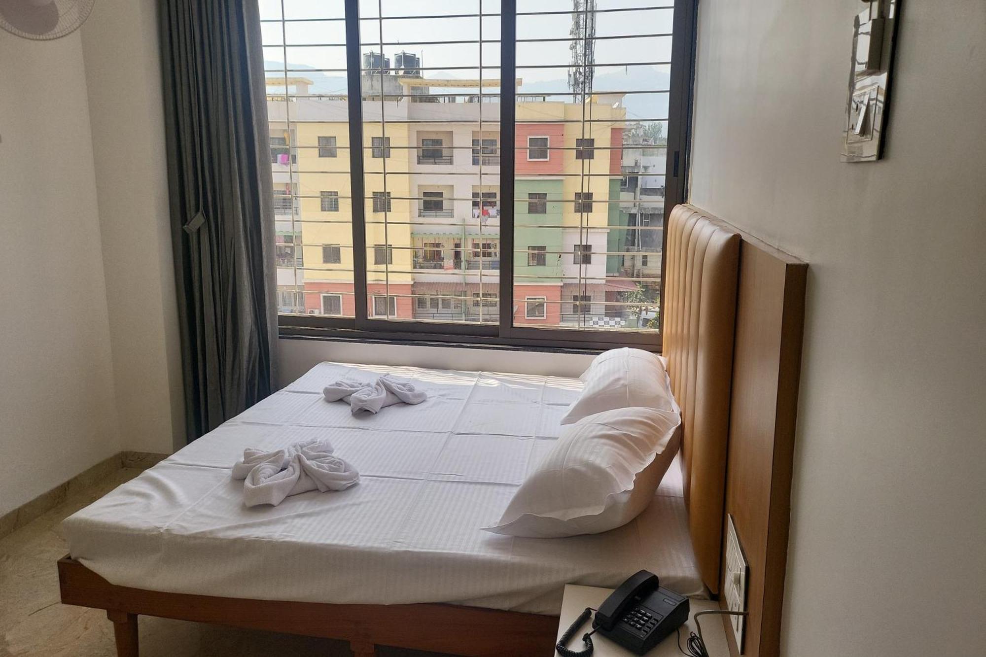 Hotel Ruchi Executive Satara Dış mekan fotoğraf